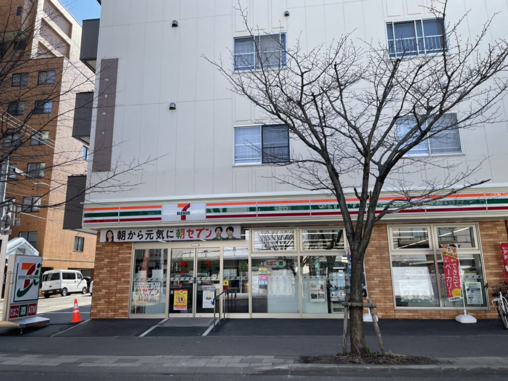 セブンイレブン札幌本郷通8丁目南店の写真
