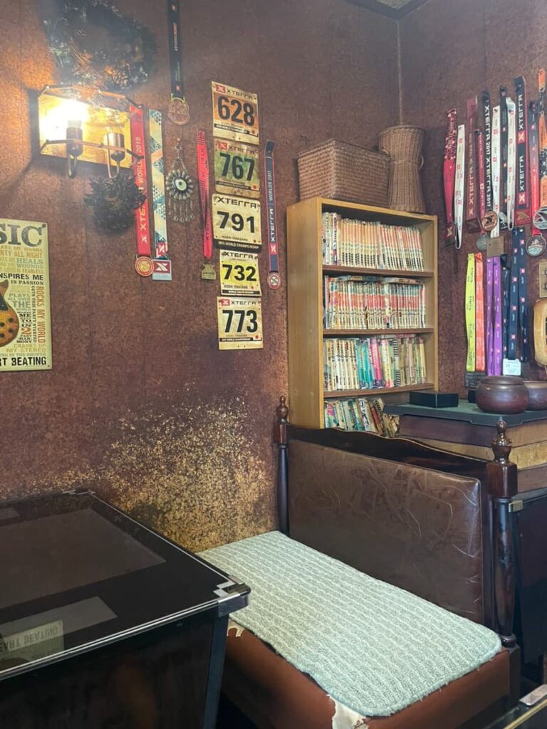 赤い館の店内